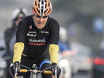 Kerry breaks leg in bike crash